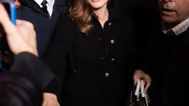Angelina Jolie reaparece en la capital francesa sin Shiloh ni el resto de sus hijos