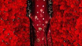 La mujer que hizo cambiar el color de la alfombra roja en los Óscar 2023 después de seis décadas
