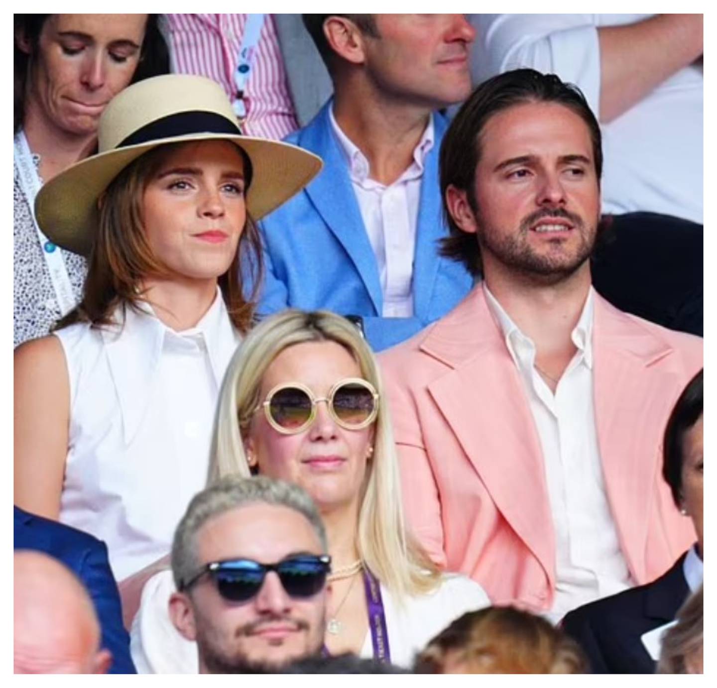 Emma Watson llegó a Wimbledon con su hermano Alex.