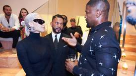 JLo y Ben Affleck asisten con Kim Kardashian y varias estrellas al funeral de un amigo en común