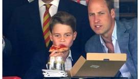 Los príncipes George y William disfrutaron del criquet y las pizzas