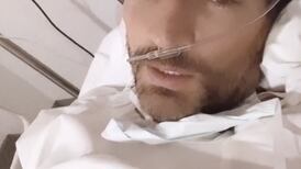 Julián Gil publica foto desde el hospital y provoca preocupación; ¿Qué le pasó?