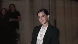 Emma Watson irradia sensualidad y estilo con vestido de transparencia en un evento de Nueva York