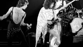 Rey Carlos III nombra caballero a Brian May, legendario guitarrista de 'Queen'