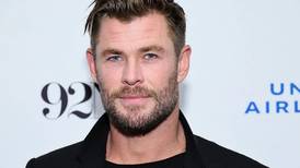 Chris Hemsworth comienza su retiro en Australia divirtiéndose junto a uno de sus hijos