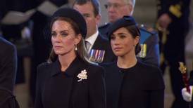 Meghan Markle no irá a la coronación de Carlos III para evitar hacer reverencia a Kate Middleton