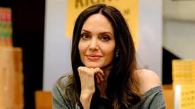 Angelina Jolie fue captada en un almuerzo a solas con un reconocido multimillonario
