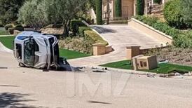 Scott Disick, ex de Kourtney Kardashian, sufre aparatoso accidente y su carro queda volcado