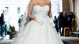 Una impactante Selena Gomez vestida de novia provoca conmoción en las redes