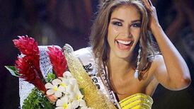 Miss Universo 2008 se graduó con honores en una prestigiosa universidad en Estados Unidos
