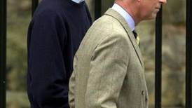 The Crown filma la llegada del príncipe William a la universidad y los parecidos son asombrosos