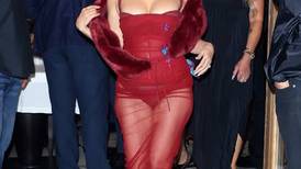 Los looks en tono rojos para Navidad inspirados en las Kardashian Jenner