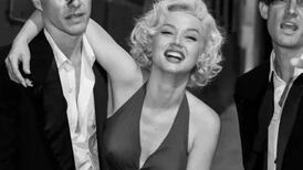 Ana de Armas comparte imágenes inéditas de sus ensayos y caracterización como Marilyn Monroe