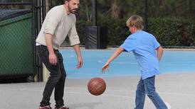Ben Affleck comparte sus conocimientos en uno de sus deportes favoritos con su hijo Samuel