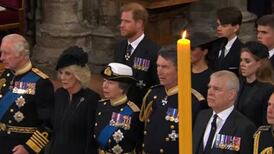 El video por el que critican al príncipe Harry de no cantar himno en funeral de la reina Isabel II