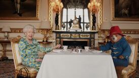 La reina Isabel II y el oso Paddington protagonizan el momento más divertido del Jubileo de Platino