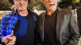 Stallone y Schwarzenegger pasan tiempo juntos tallando calabazas
