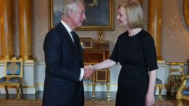 El extraño recibimiento de Carlos III a la Primera Ministra, Liz Truss