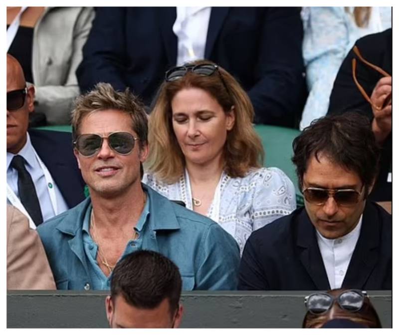 Brad Pitt llegó a Wimbledon con el director Guy Ritchie.