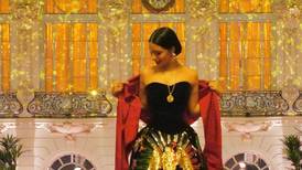 Ángela Aguilar luce dos espectaculares atuendos para cantarle a la reina Sofía de Grecia