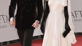 Kate Middleton se roba las miradas con sencillas joyas de 27 dólares en los BAFTA