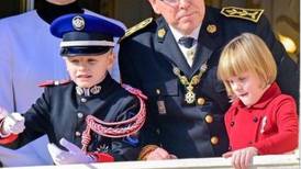 Mellizos de Charlene de Mónaco empiezan a disputar popularidad con hijos de príncipes William y Kate