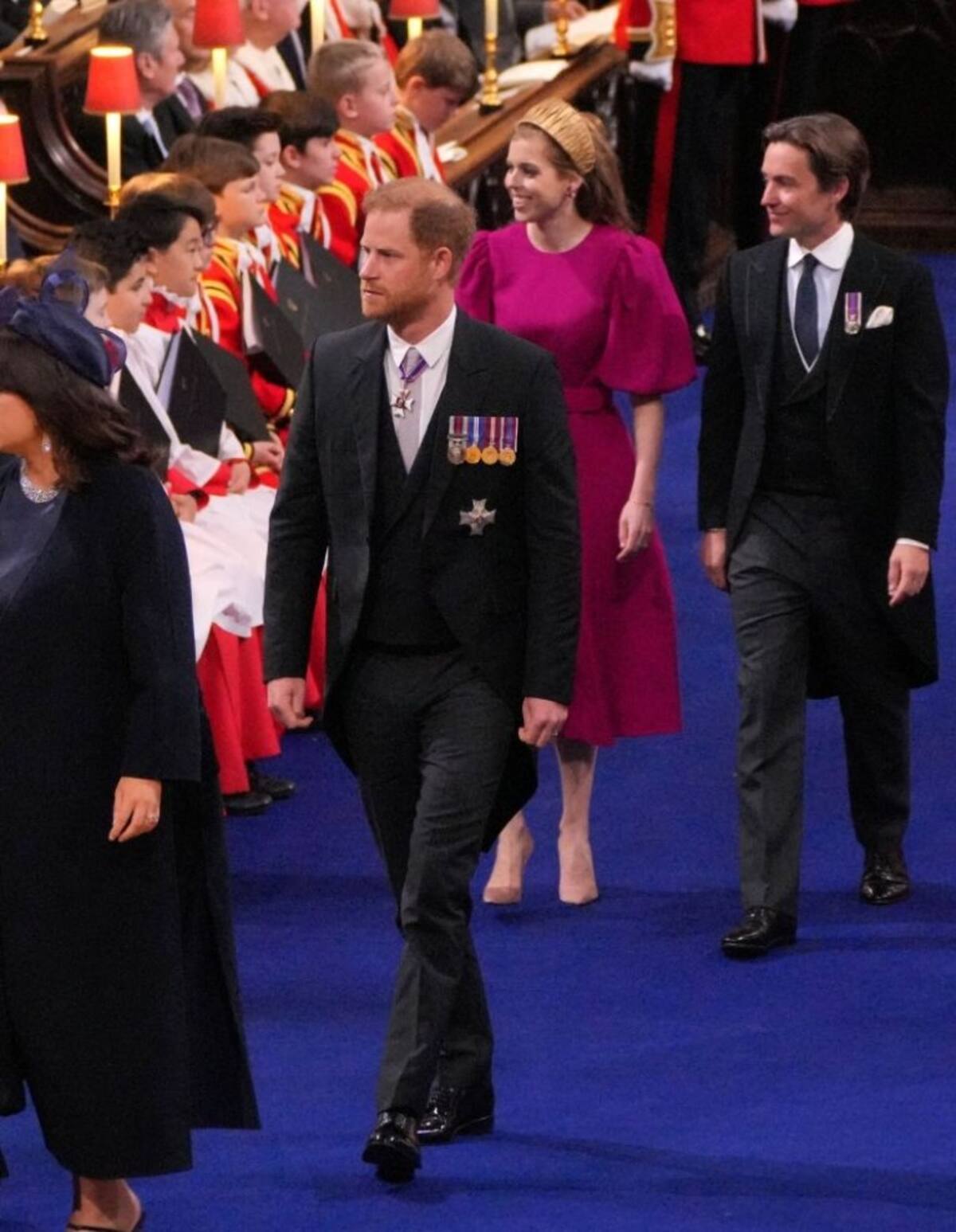 Harry vistió un traje Dior durante la coronación de su padre.
