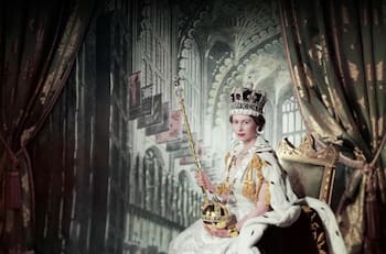 Revelan fotografías que cuentan la historia de la coronación de la reina Isabel II en 1953