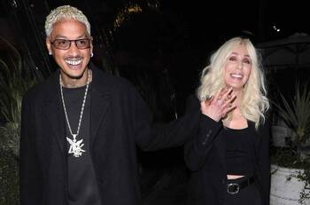 Cher planea eliminar a sus hijos de la herencia para dejarle todo a su novio de 37 años