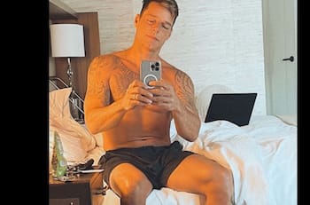 Ricky Martin derrite las redes con una fotografía de frente al espejo para alegrar el fin de semana