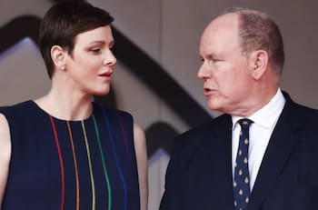 La princesa Charlene reaparece con el pelo oscuro pese a las críticas