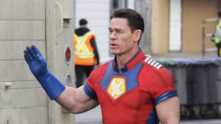 John Cena es captado en mini falda, tacones y medias y causa confusión entre sus fans