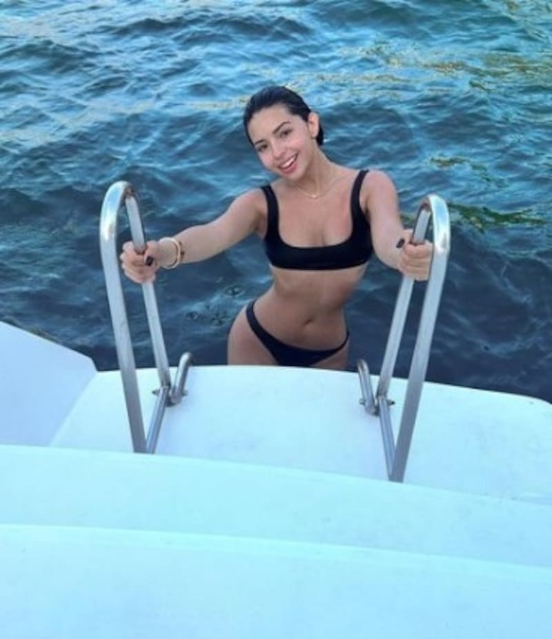 Ángela Aguilar publica fotos en bikini para demostrar que no solo canta bien La cantante mexicana se lució en traje de baño - Créditos: Instagram