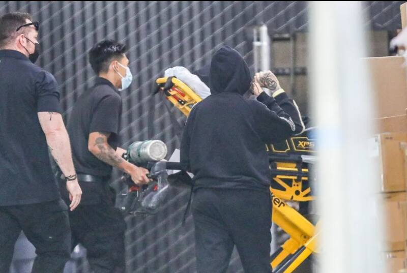 Travis Barker llegó al hospital - Créditos: TMZ