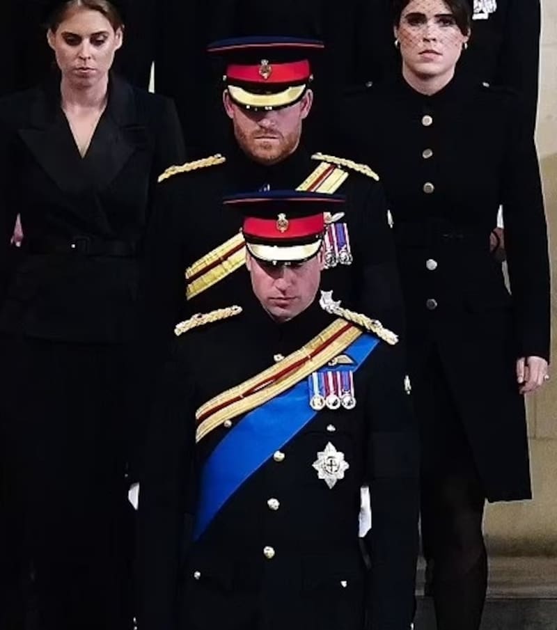 William y Harry viven funeral de una forma completamente distinta, dice su lenguaje corporal William y Harry encabezaron la vigilia a Isabel II. - Créditos: Instagram