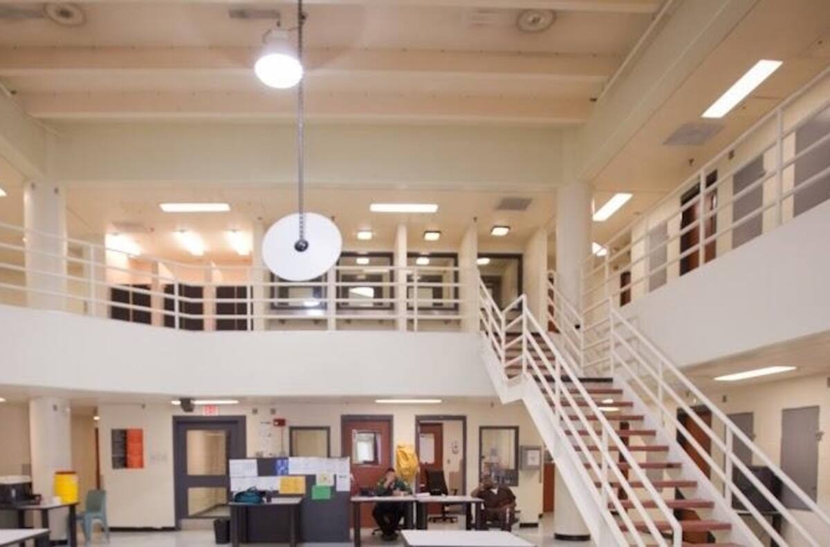 Pablo Lyle espera su sentencia sin poder salir al patio más de una hora