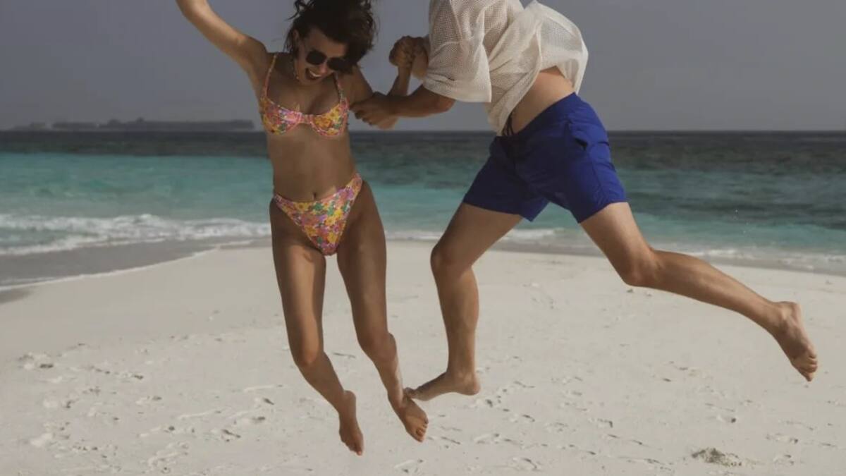 Millie Bobby Brown y el hijo de Bon Jovi se besan apasionadamente en un romántico paseo