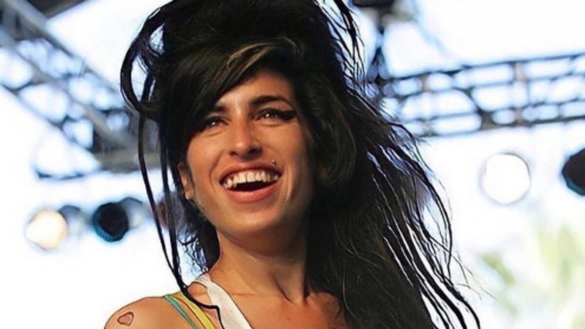 Neil Patrick Harris ofrece disculpas por recrear el cadáver de Amy Winehouse en un pastel