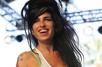 Neil Patrick Harris ofrece disculpas por recrear el cadáver de Amy Winehouse en un pastel