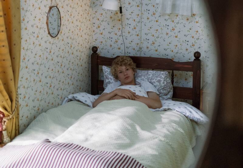 Según el Feng Shui, dormir frente a un espejo puede impedir un buen descanso.