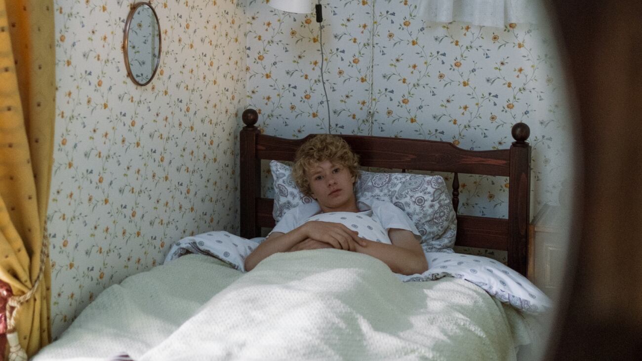 Espejo frente a la cama