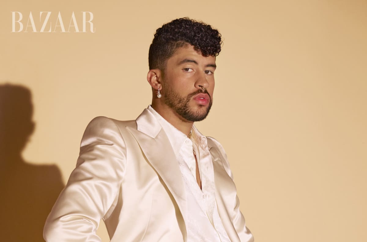 Bad Bunny volvió a sorprender a sus fans al posar con un vestido de novia