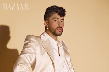 Bad Bunny volvió a sorprender a sus fans al posar con un vestido de novia