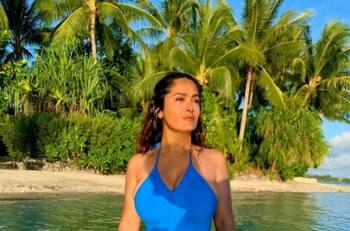 Salma Hayek contrató como entrenadora personal a la influencer más controversial de México