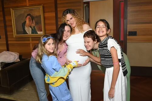 Hija de Bruce Willis celebra su baby shower pero familia evita mostrar fotos con el actor