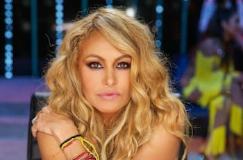 Paulina Rubio reaparece con importante anuncio tras escándalo en la playa
