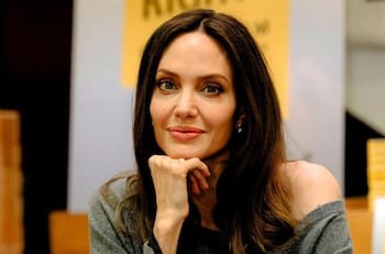 Angelina Jolie fue captada en un almuerzo a solas con un reconocido multimillonario