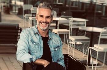 Juan Pablo Medina se reintegra a la vida social y se muestra feliz en la boda Marimar Vega