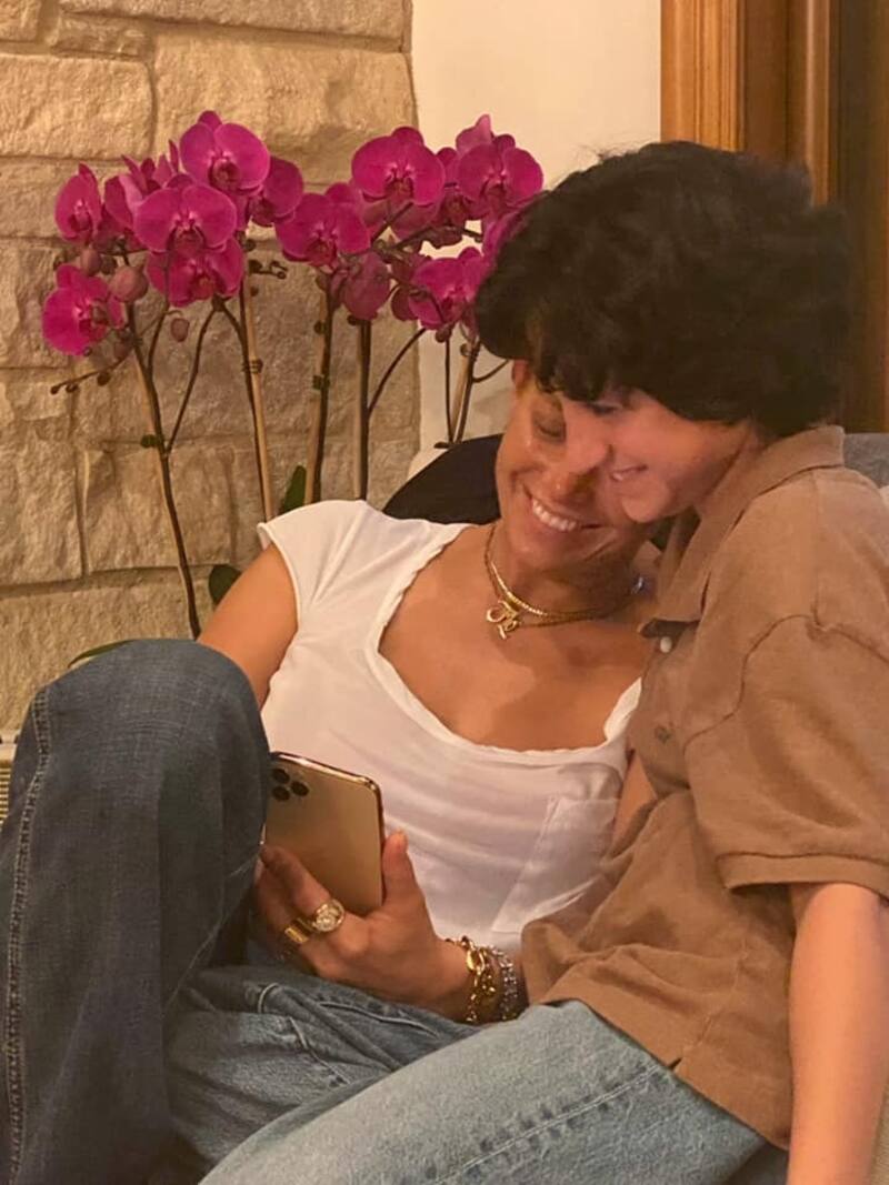 La cantante junto a su hija Emme - Créditos: Facebook