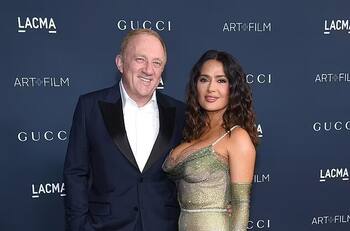 Salma Hayek se luce junto a Kim Kardashian y Olivia Wilde en gala de celebridades